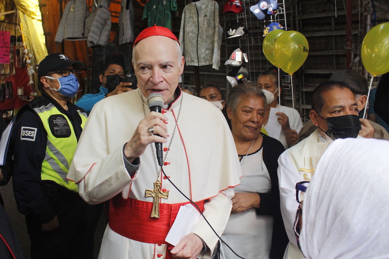 El cardenal Aguiar, en Tepito