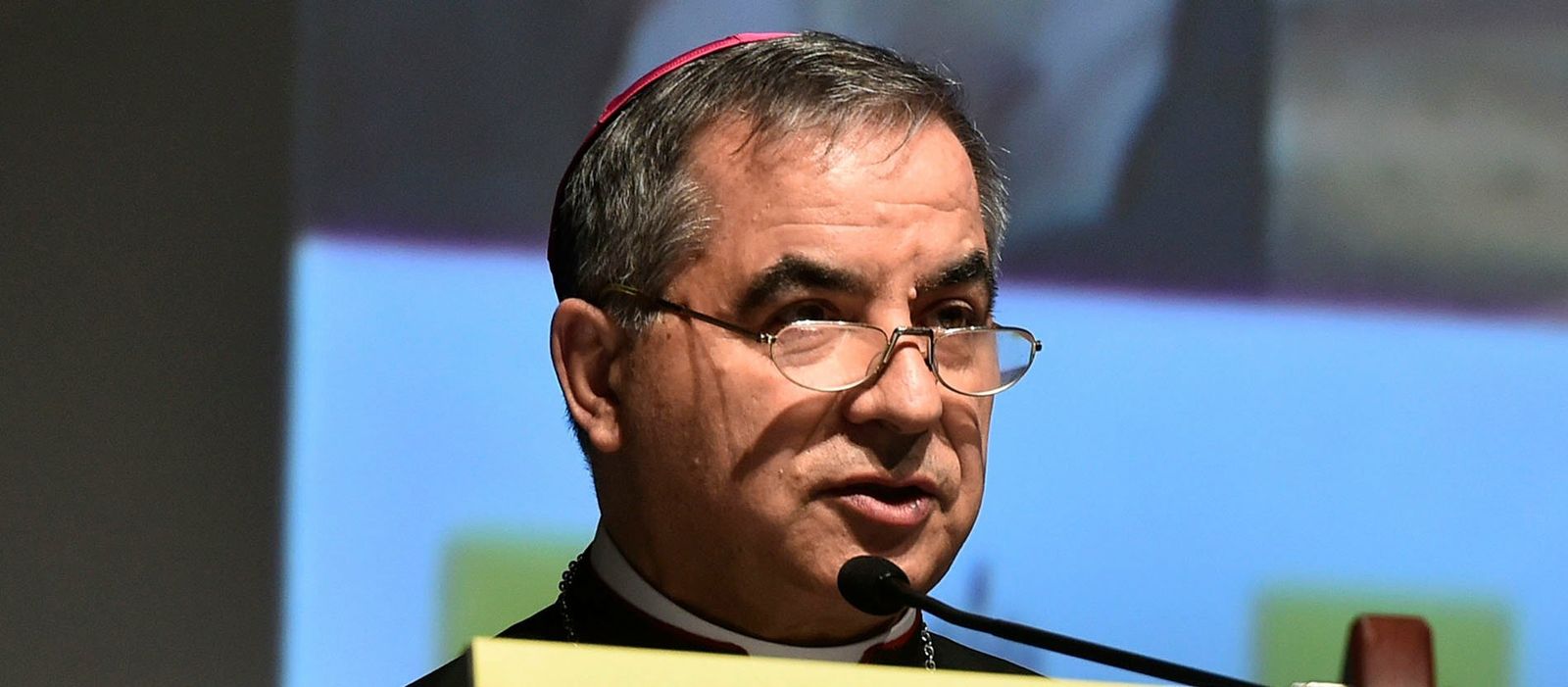 Monseñor Angelo Becciu, Sustituto