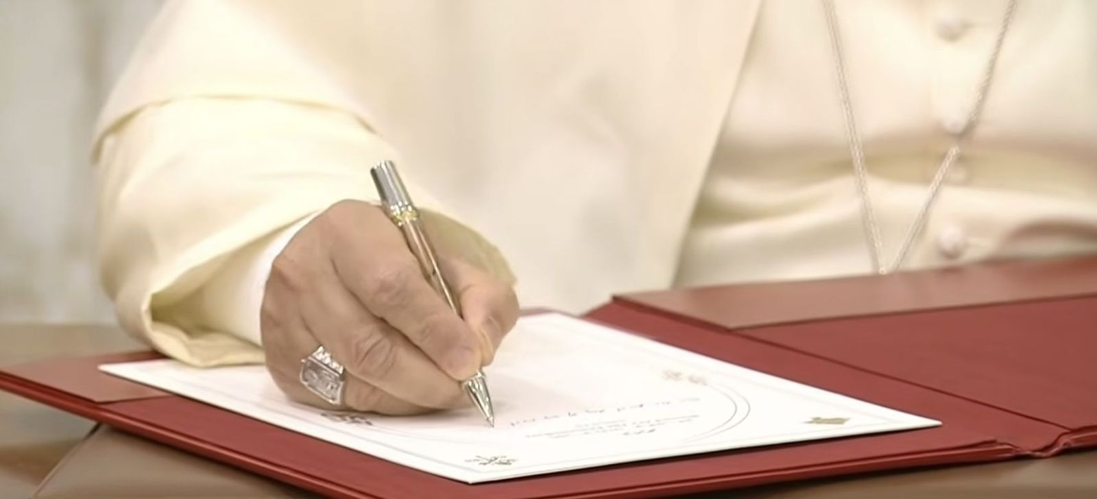 Firma en el libro de honor