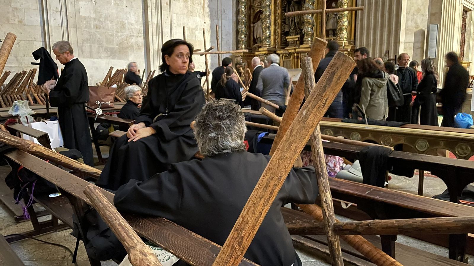 La familia apuntala el relevo generacional en cofradías de la España vacía