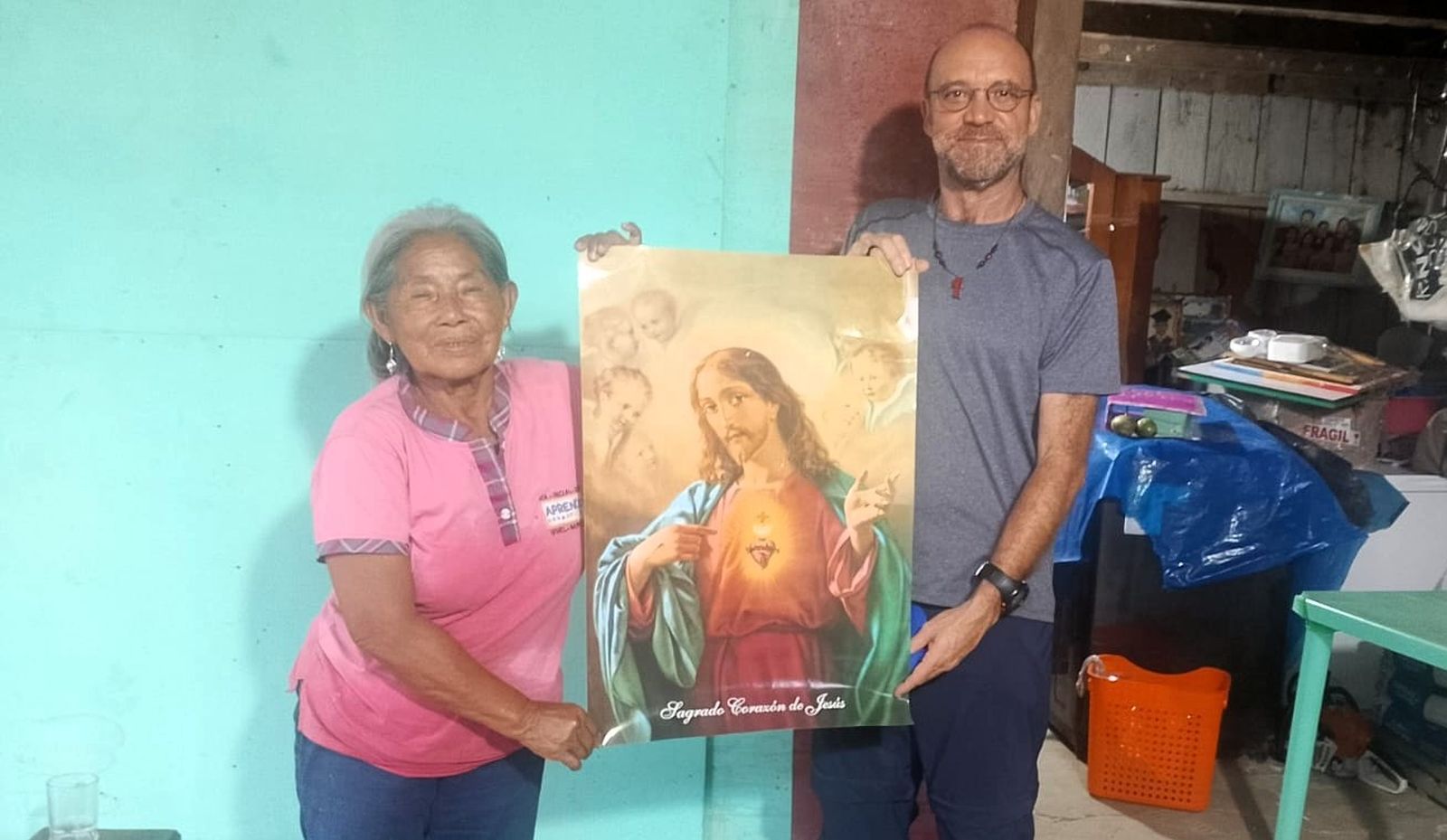 Narcisa con su Corazón de Jesús
