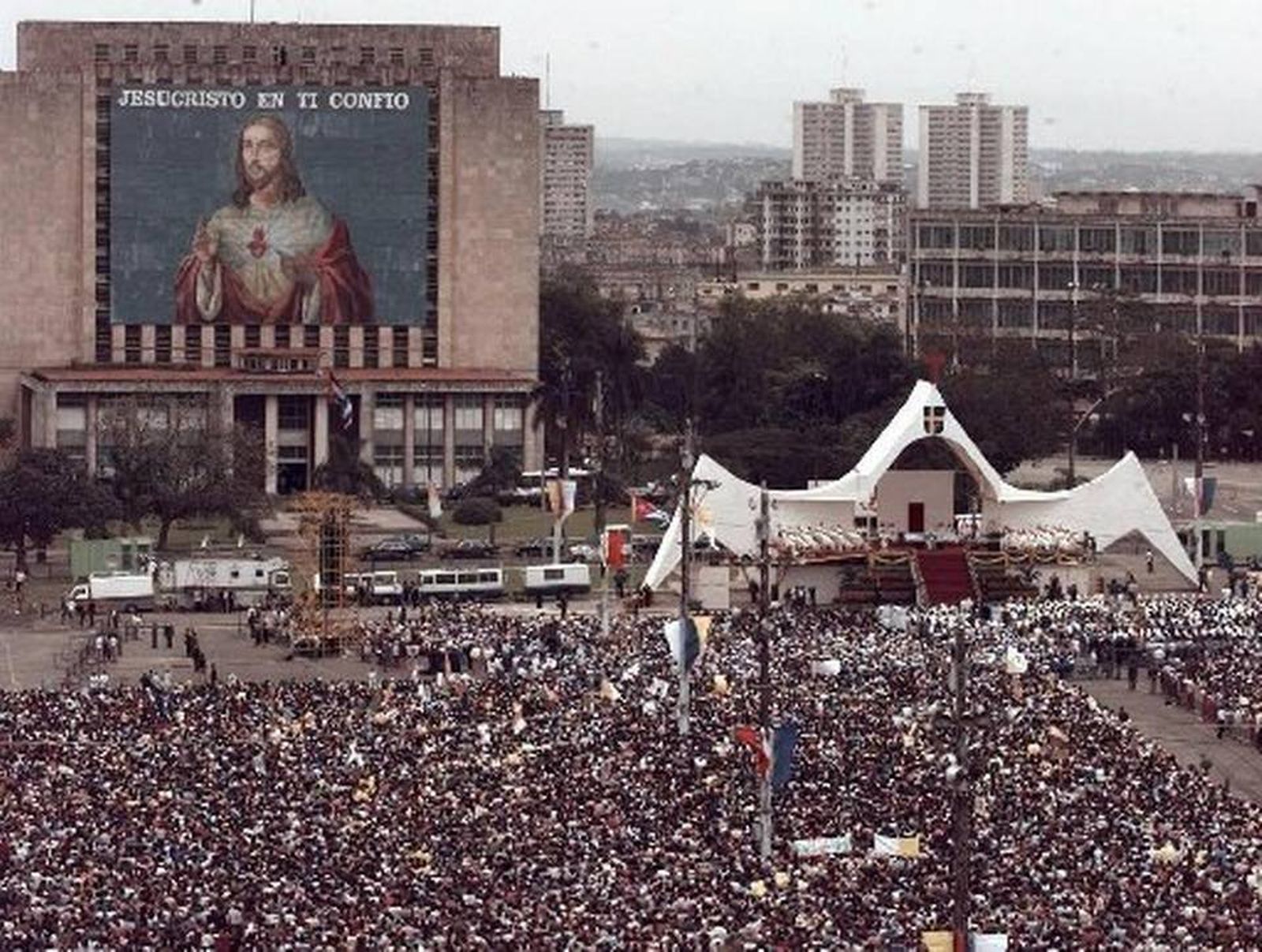 multitudinaria eucaristia papal en la plaza de la revolucion 1998