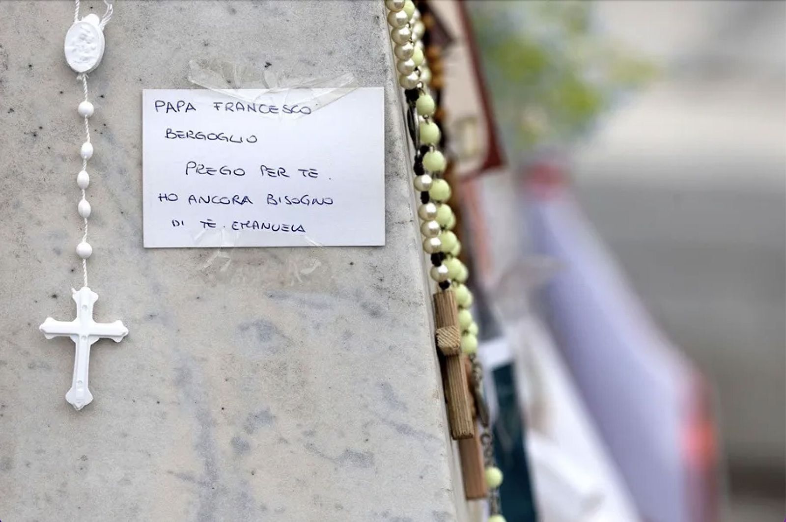 Mensajes de apoyo a Francisco en el Gemelli