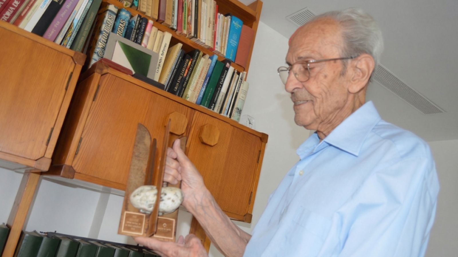 El pensador y traductor Pere Lluís Font, en su entorno cotidiano.