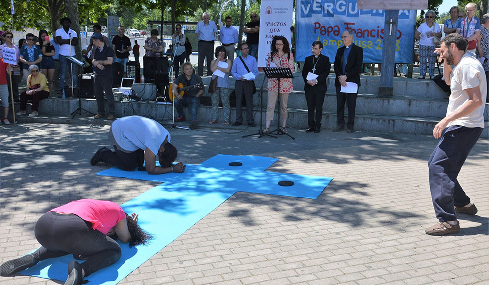 Un capelo para la fraternidad universal