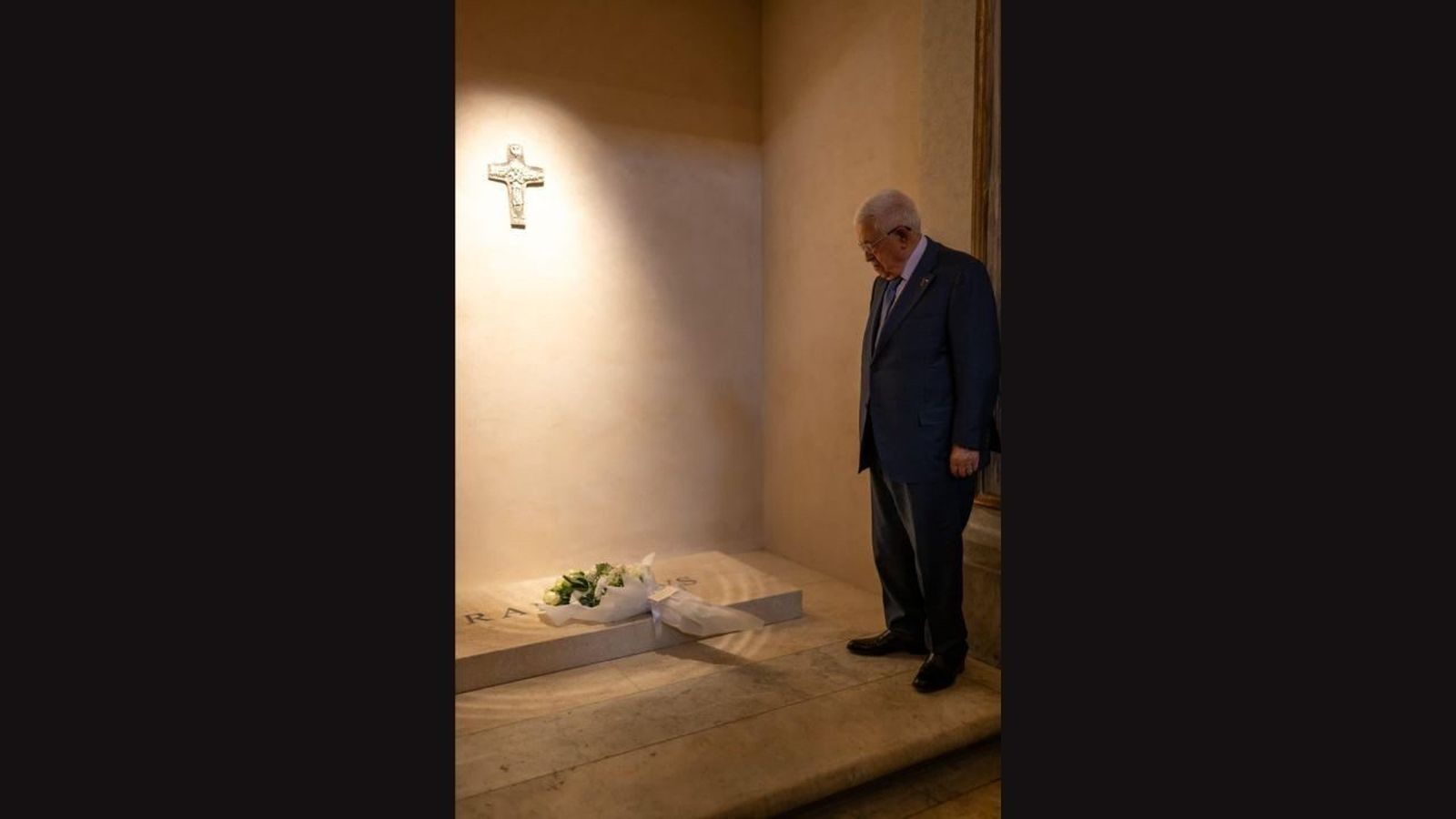 Abbas, ante la tumba de Francisco