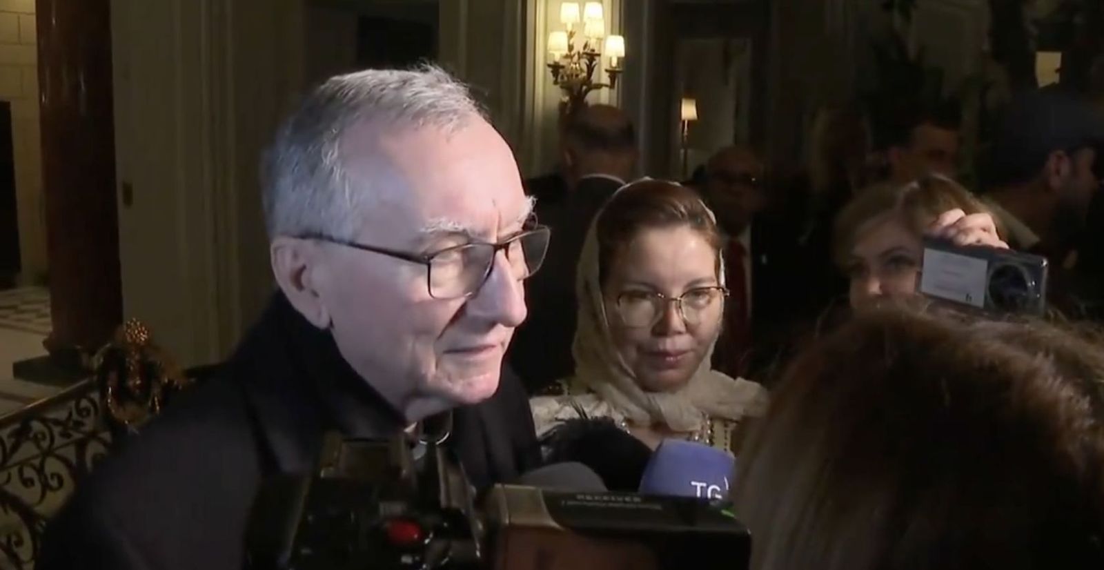 Parolin atiende a los medios