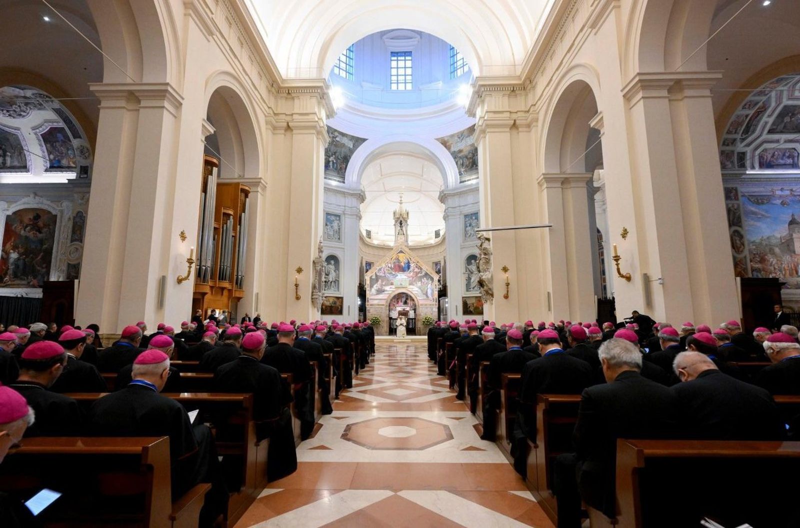 León XIV, con los obispos italianos en Asís