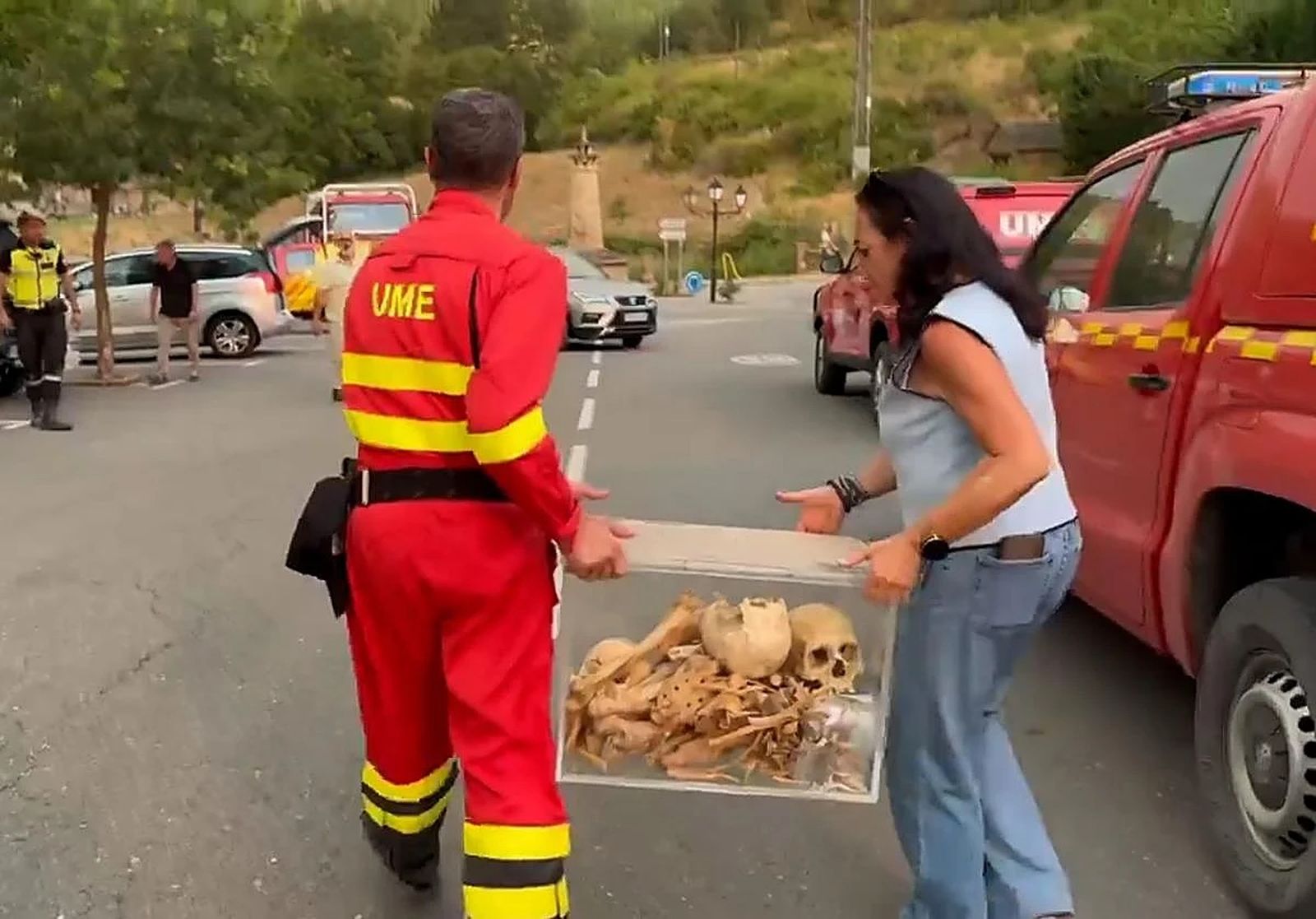 Efectivos de la UME, Guardia Civil y Patrimonio, salvando el patrimonio histórico del Monasterio de San Juan de la Peña