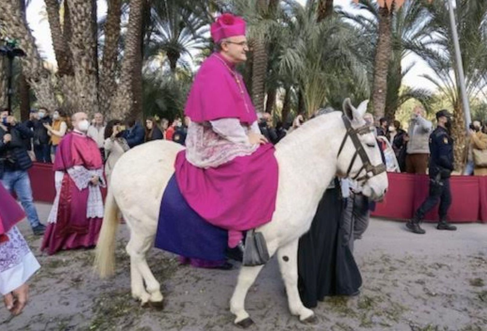 Munilla, a lomos de mula entrando en Orihuela