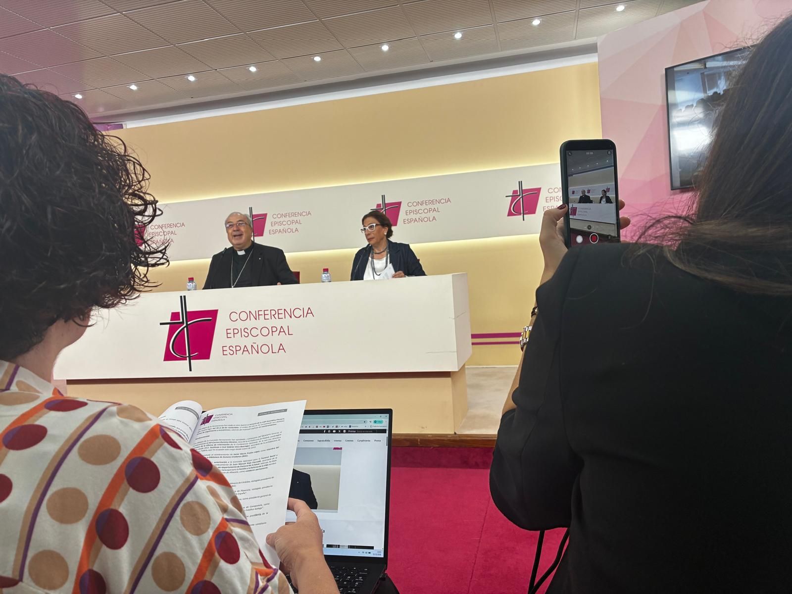 César García Magán, con Mª Carmen Ramírez, nueva dircom de la CEE
