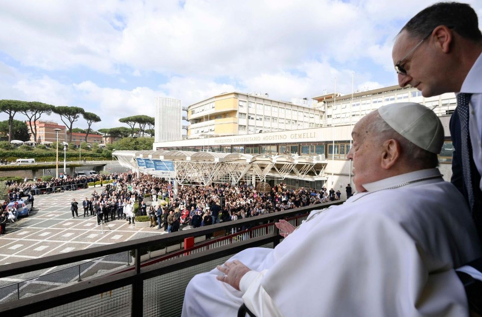 Salida de Francisco del Gemelli