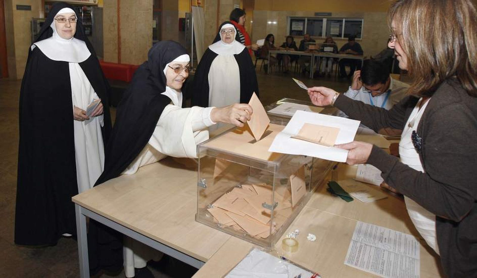 Monjas votando el 28-A