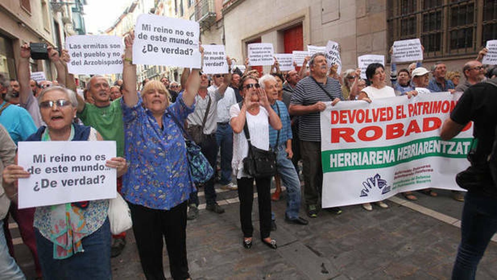 Protesta contra las inmatriculaciones de la Iglesia en Navarra