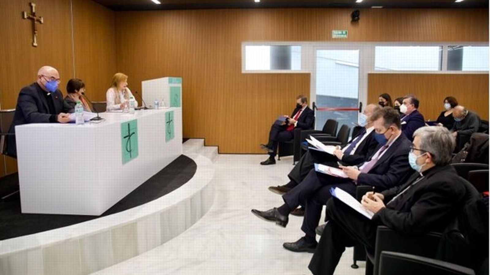 En primer plano, Cremades junto a Argüello. Al fondo, Alfredo Dagnino