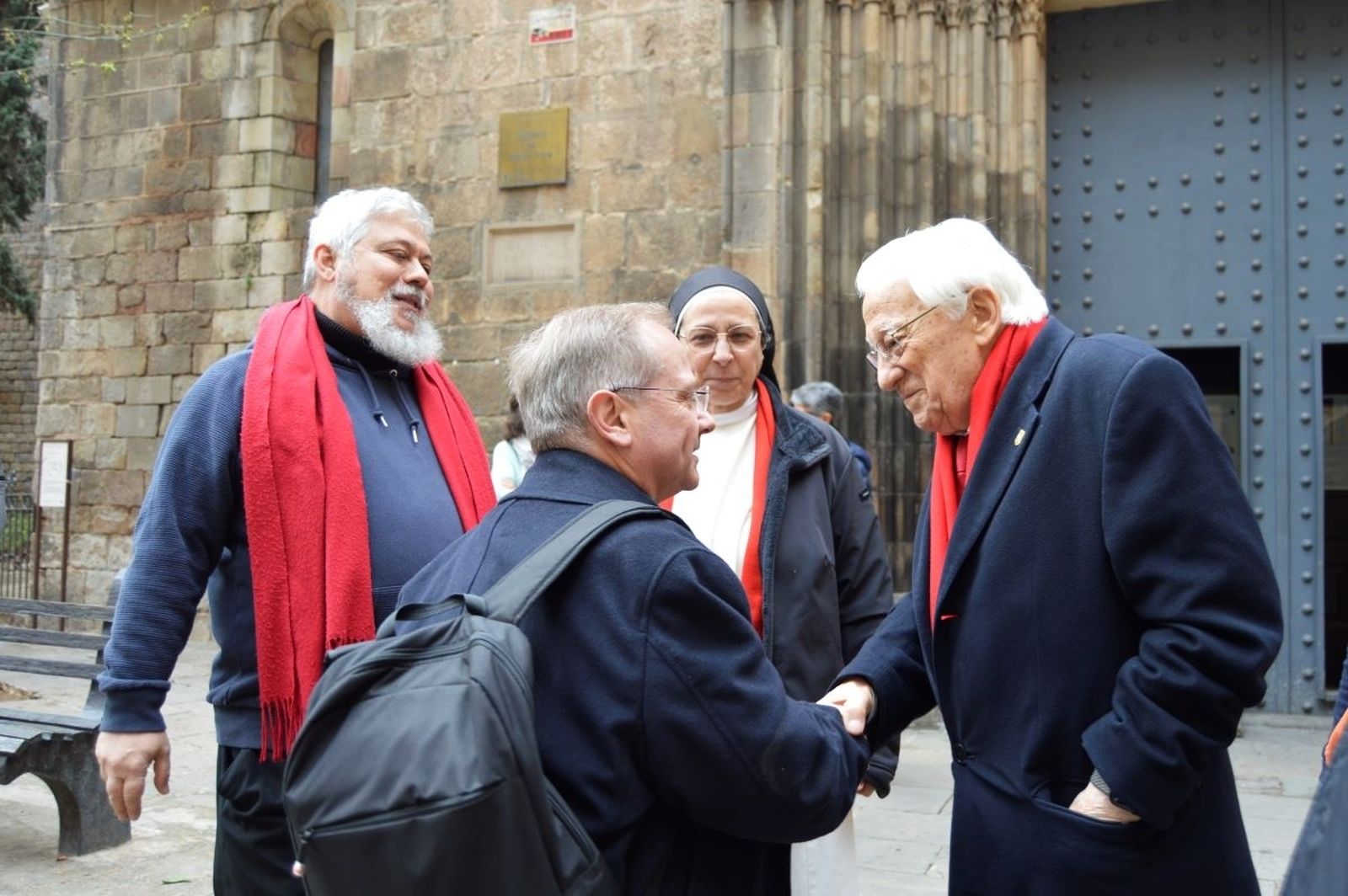 Ramón Bassas, con el padre Ángel, Sor Lucía y Peio Sánchez