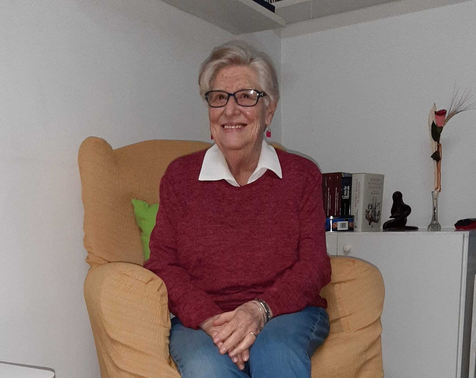 Viqui Molins, en su piso del Raval de Barcelona.