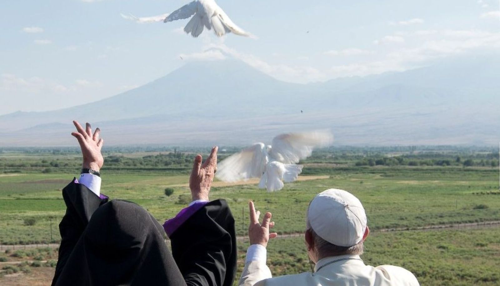 El Papa y la paloma de la paz