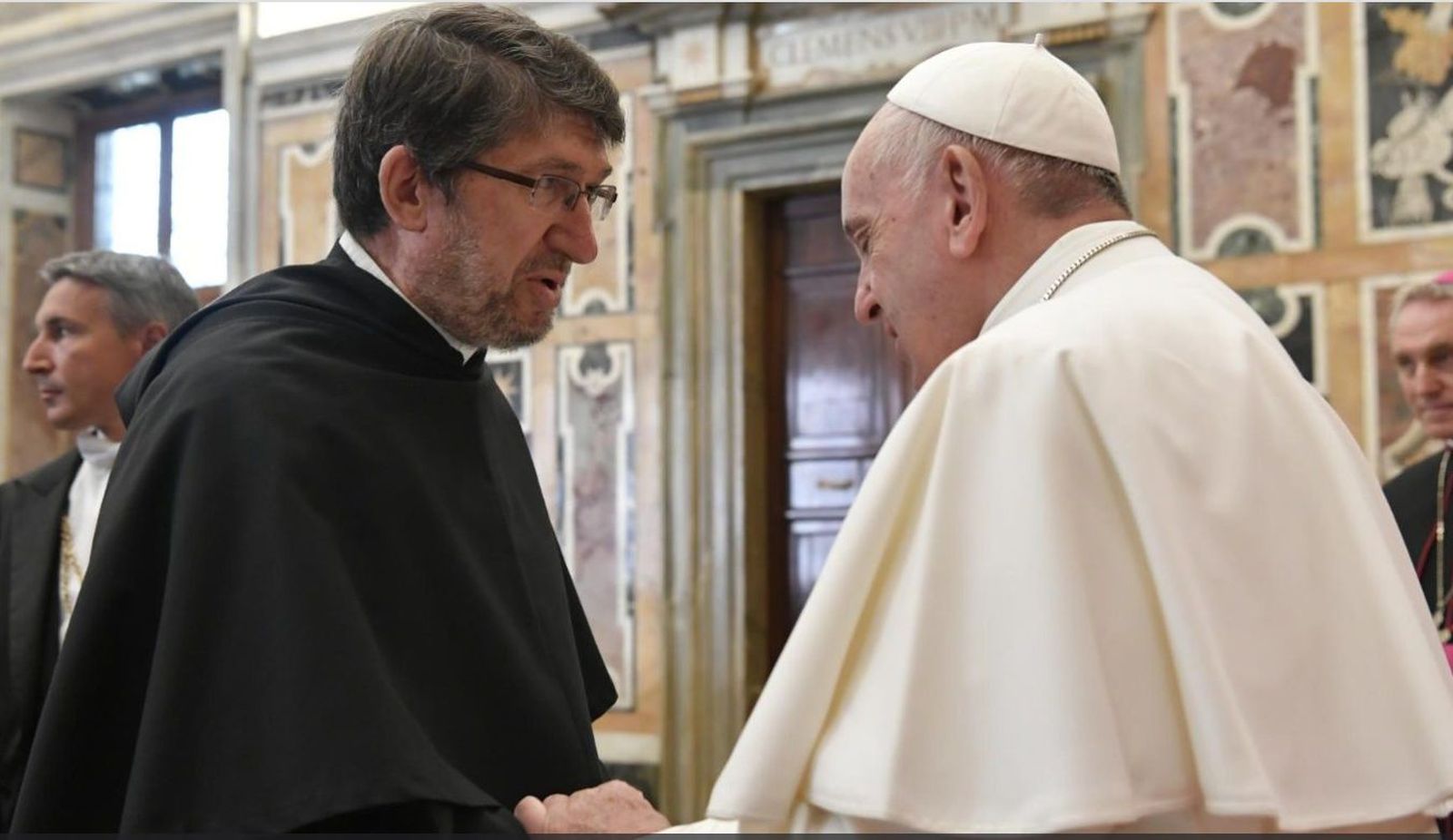 El Papa saluda a Alejandro Moral Antón