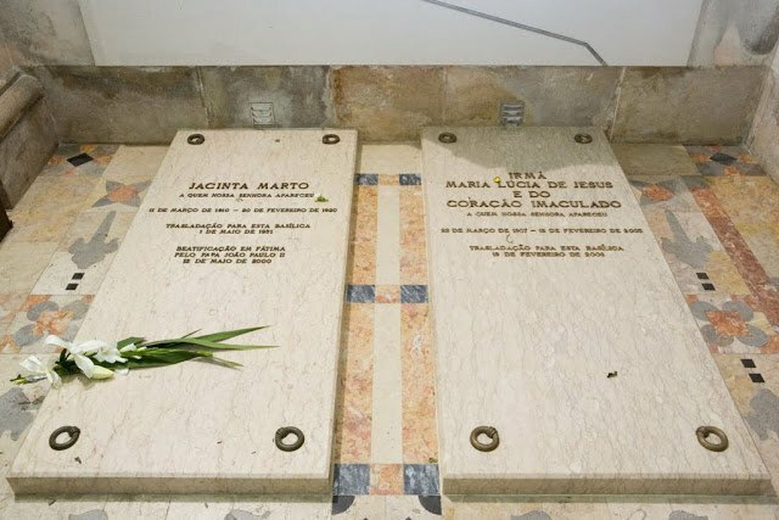 Tumba de Jacinta y Lucía