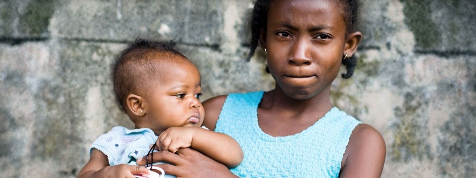 Pequeñas madres sin infancia, ni educación