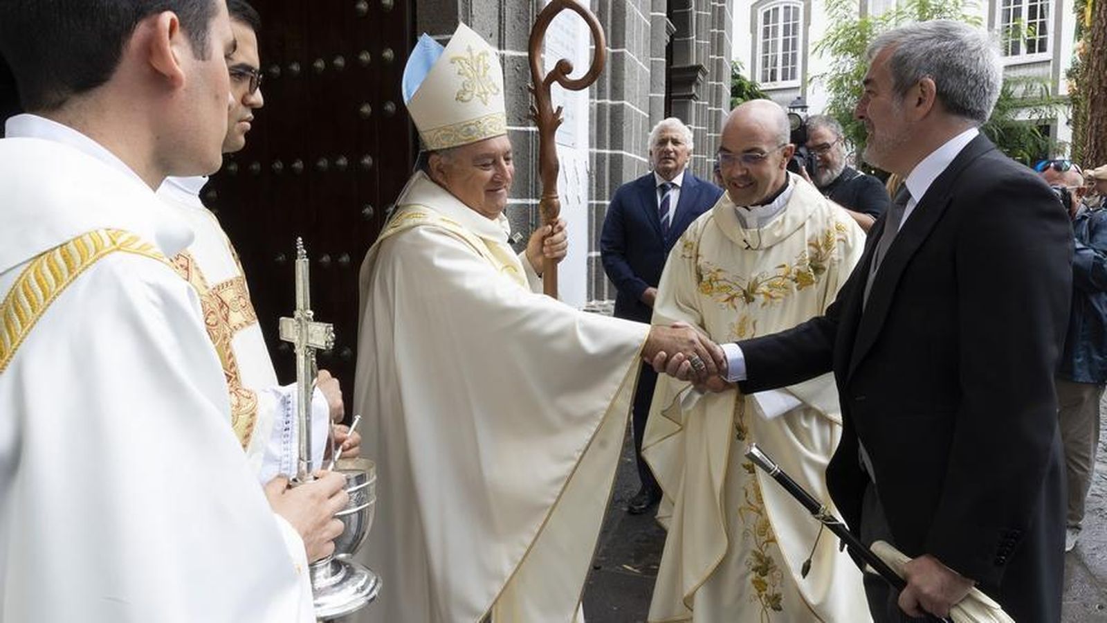 Mazuelos y el pte canario Fernando Clavijo
