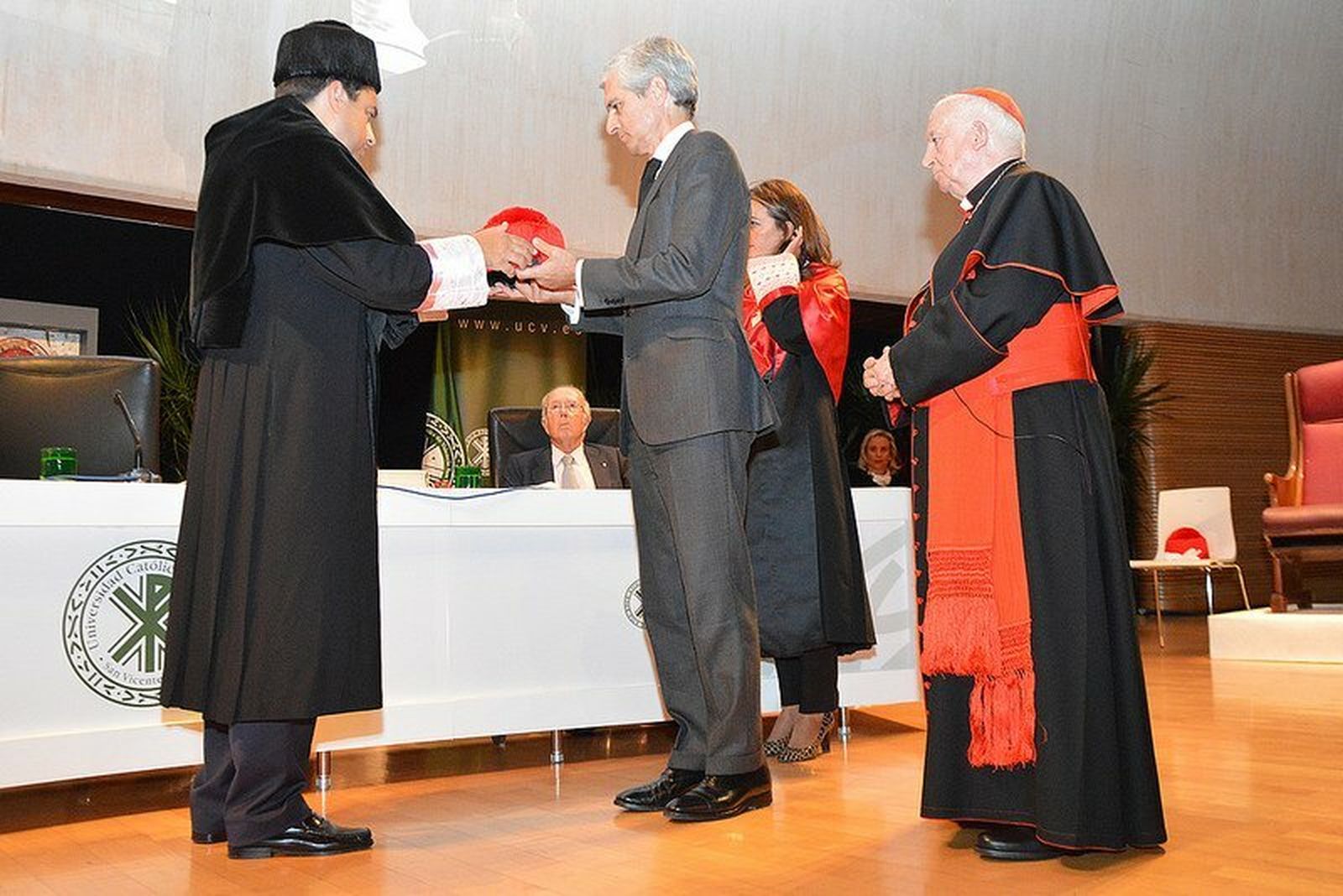 Suárez Illana recibe el doctorado