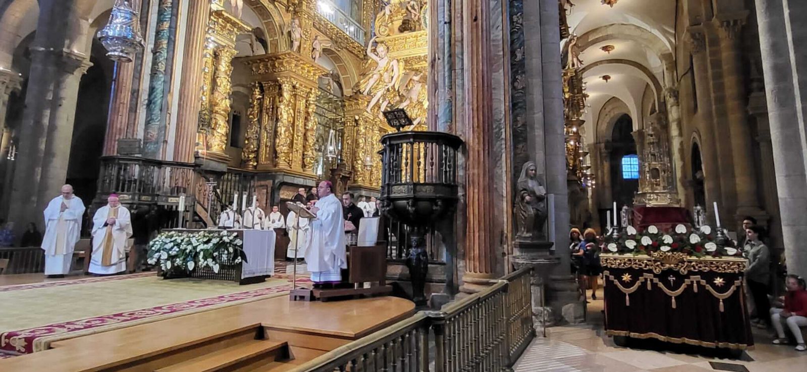 Monseñor Francisco Prieto en la catedral de Santiagp