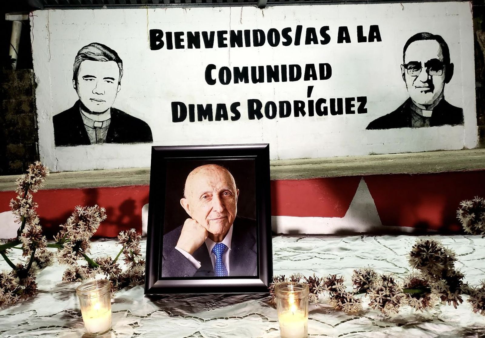 Homenaje a Castillo en El Salvador