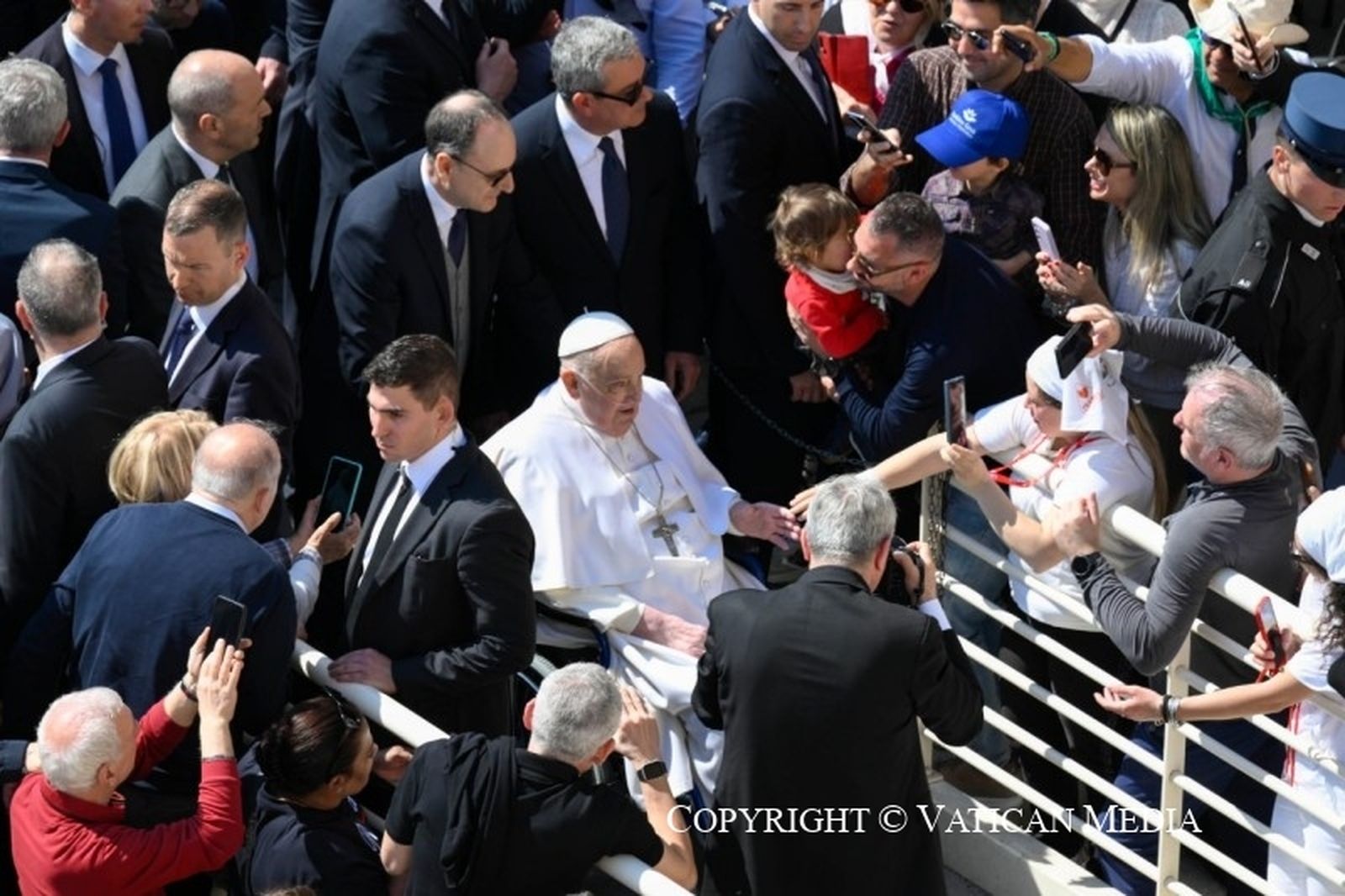 El Papa, con los fieles