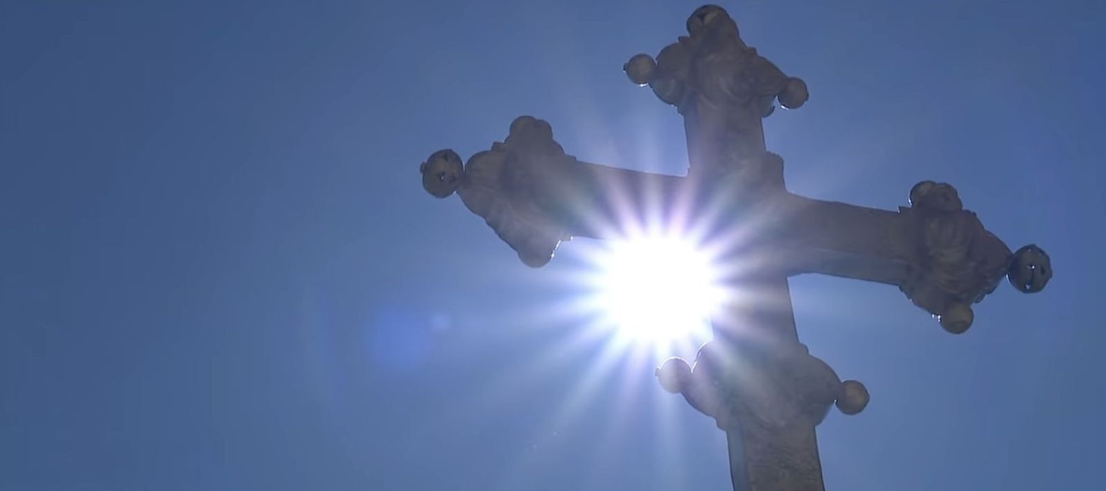 La cruz, en la plaza de San Pedro