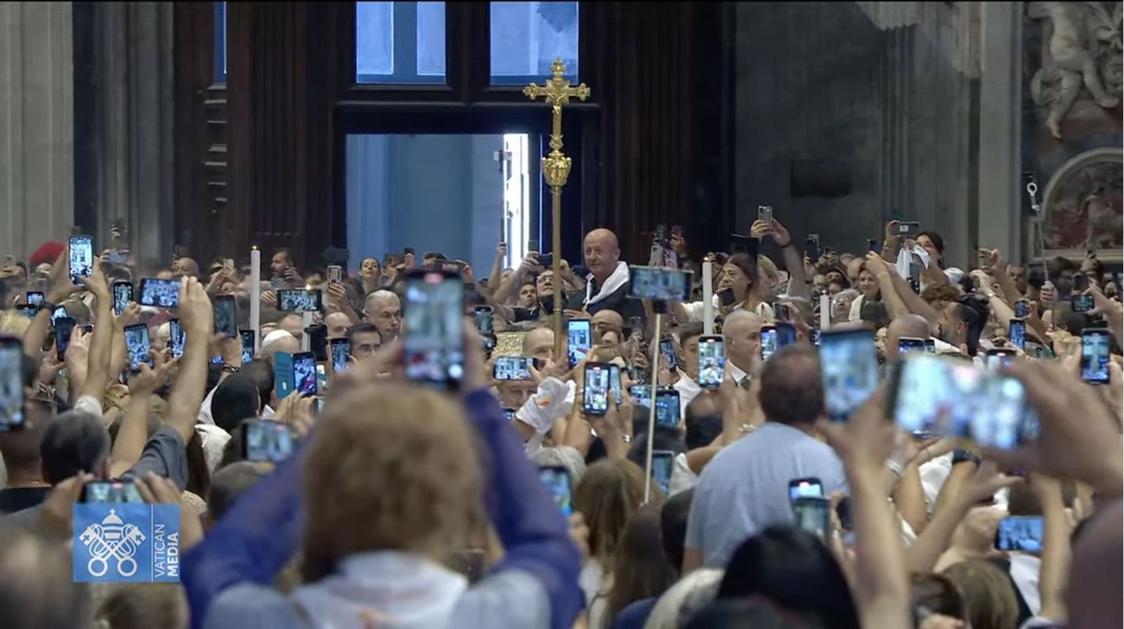 Procesión de entrada para la vigilia del Jubileo de la Consolación