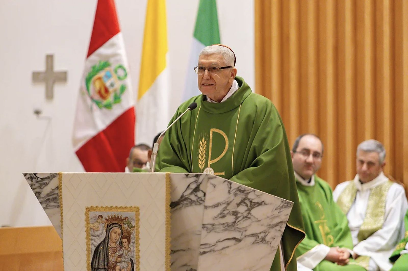El cardenal Castillo, en la toma de posesión de su parroquia romana