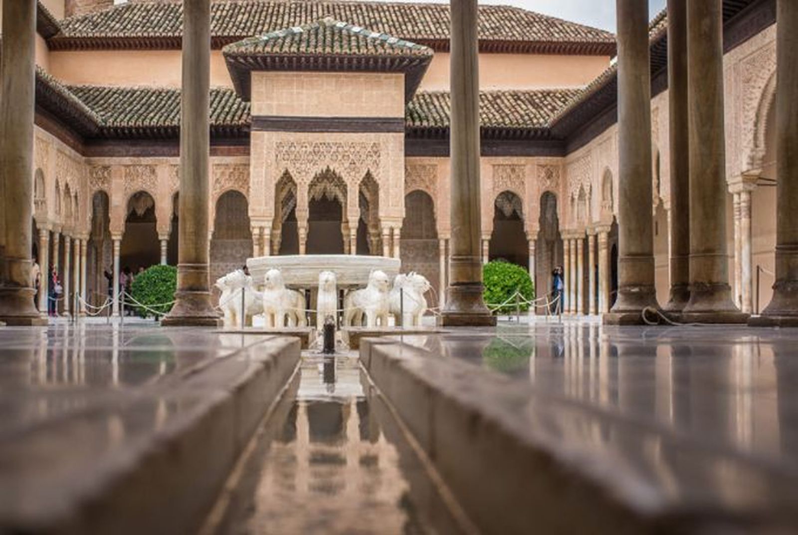 Patio de los Leones en la Alhambra de Granada