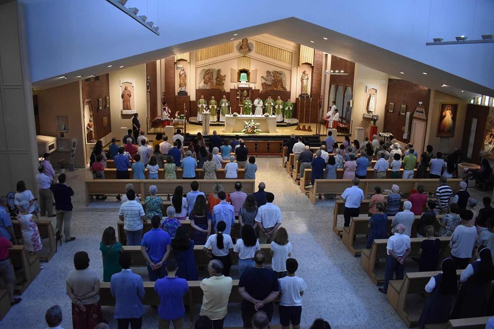 Cobo, en Vallecas: "Sed estrellas en medio del barrio"