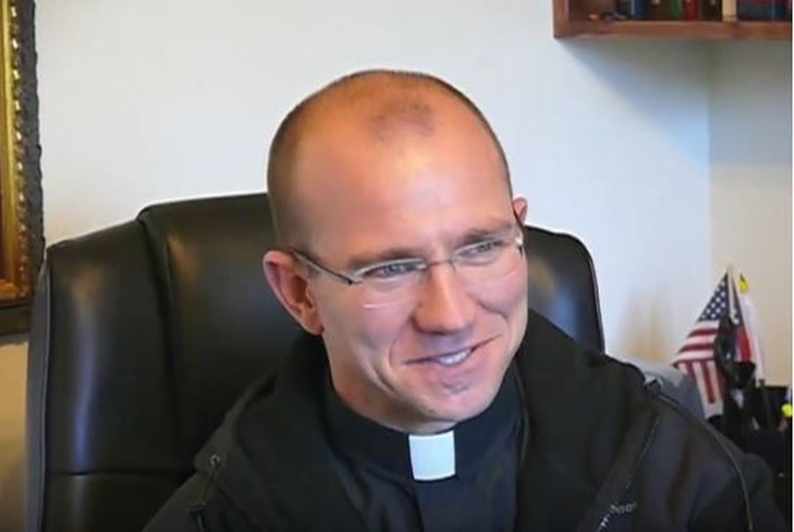 No es la primera vez que Leatherby da la nota