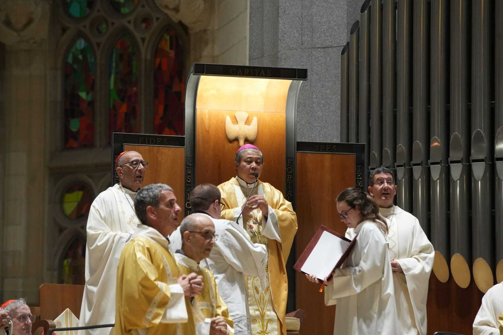 El Nuncio y Omella, en la Sagrada Familia
