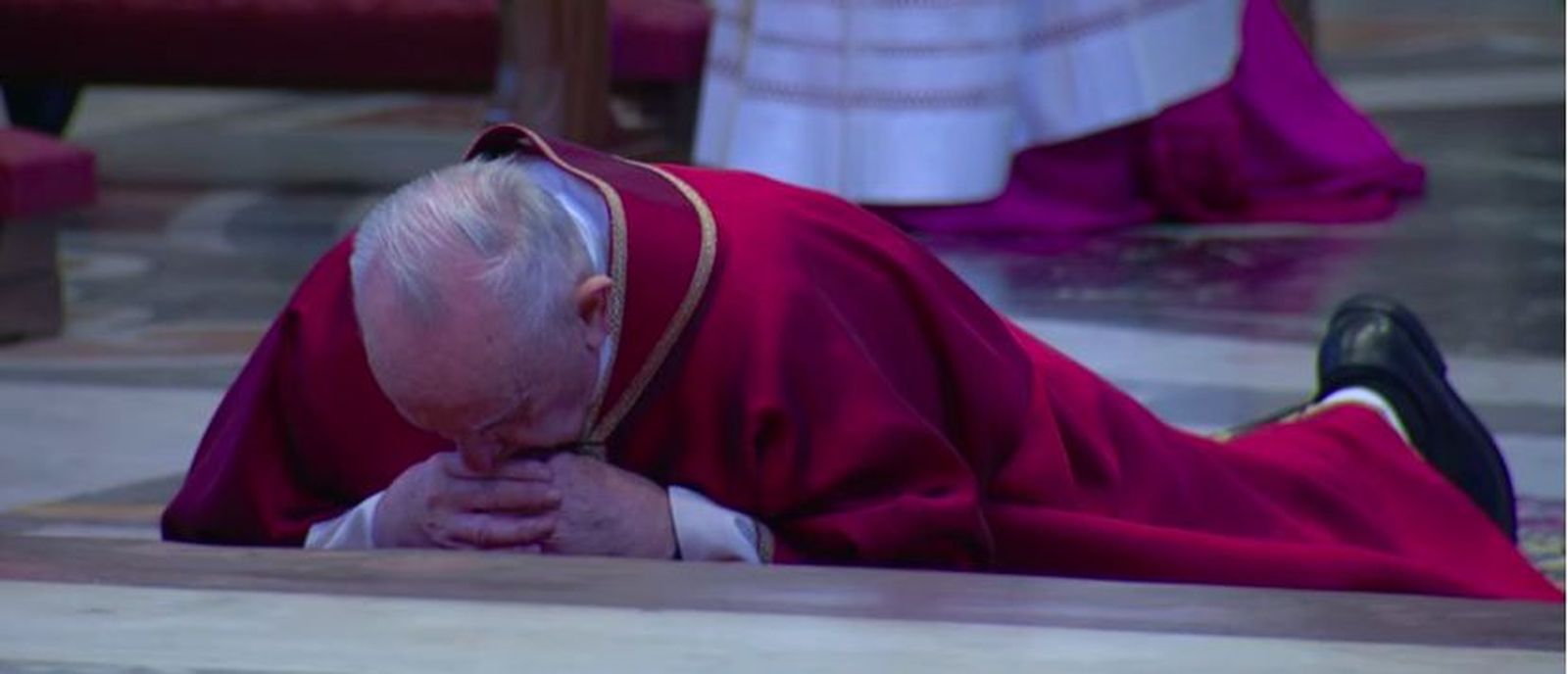 Francisco, postrado en San Pedro