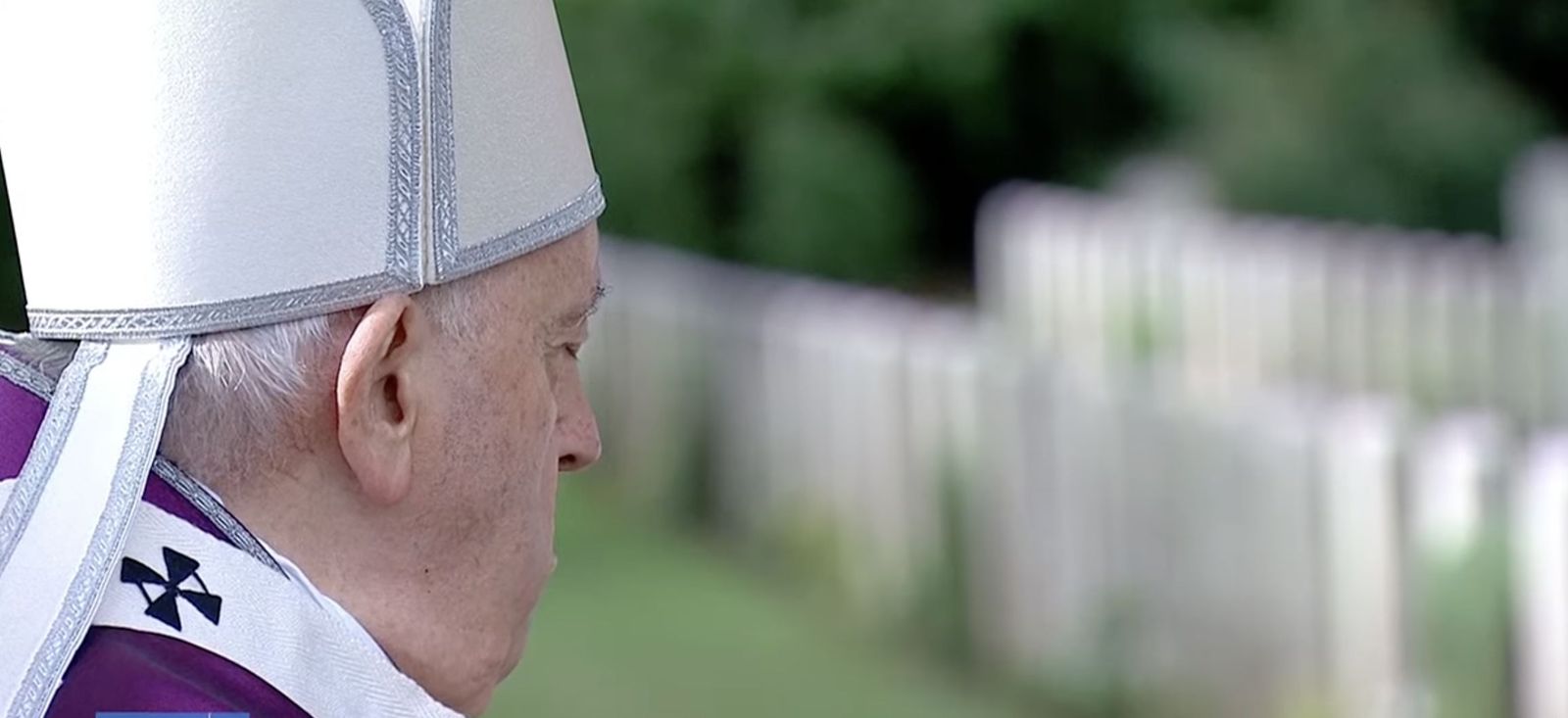 Papa, en el cementerio romano