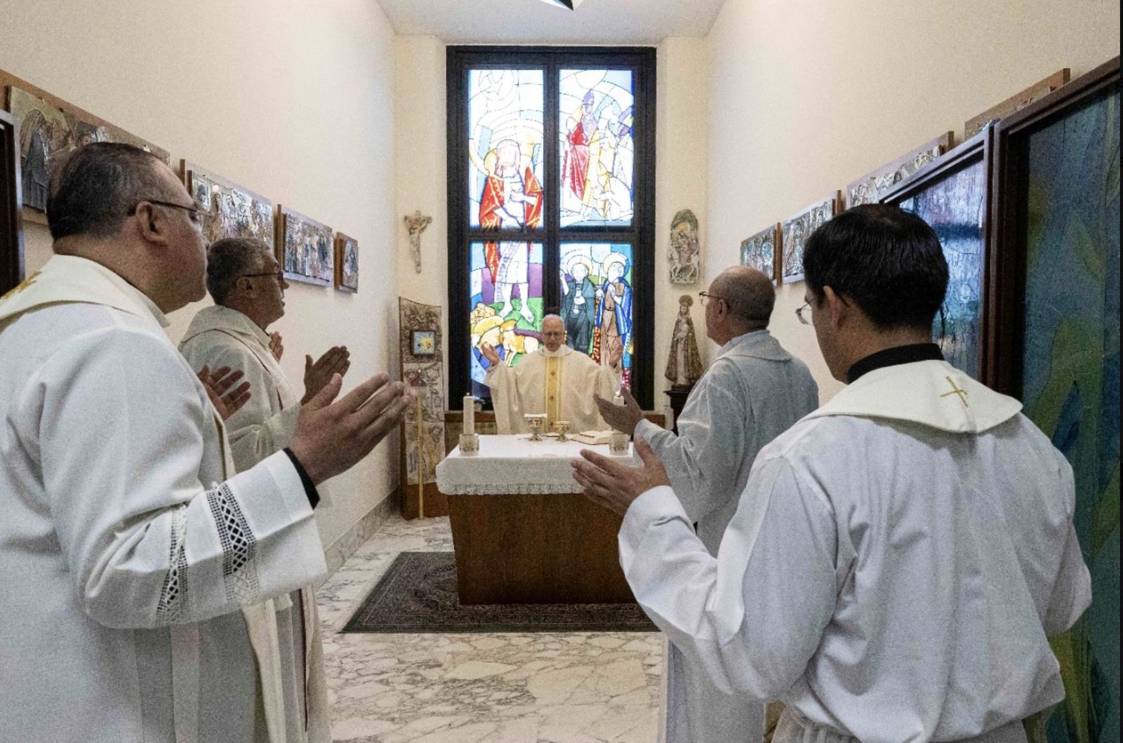 Presidió la eucaristía con antiguos colaboradores