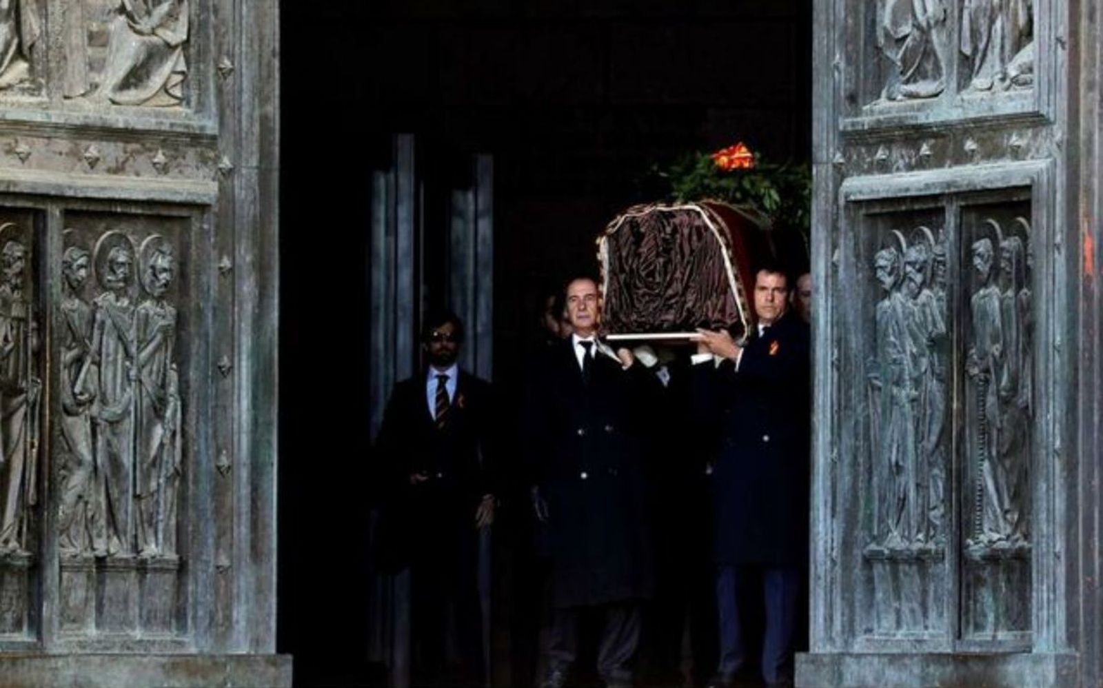 FRanco sale del Valle de los Caídos