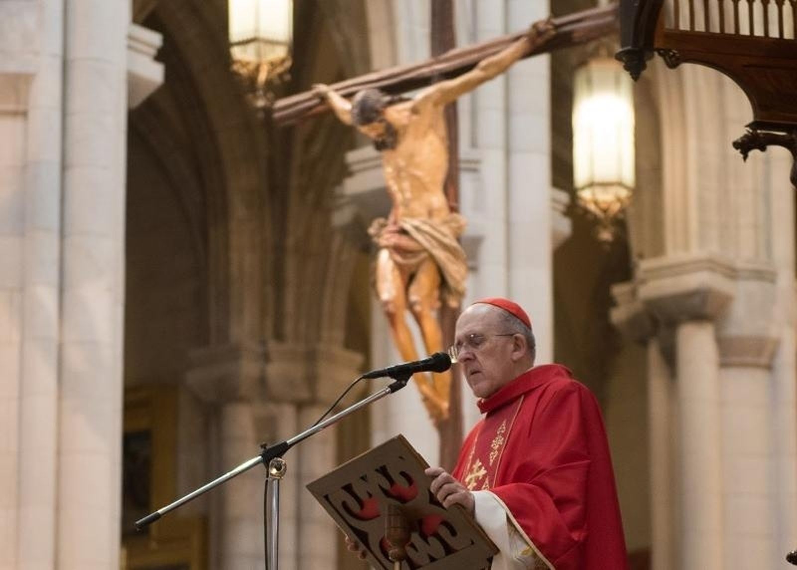 Osoro: "La pandemia pone rostros al Crucificado"