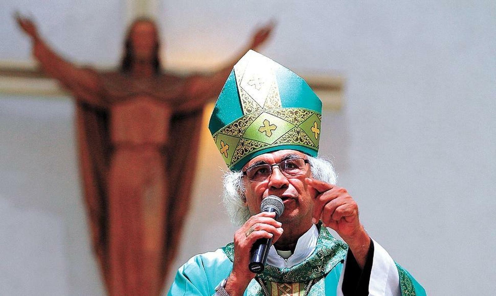 Cardenal Brenes defiende el camino de la democracia