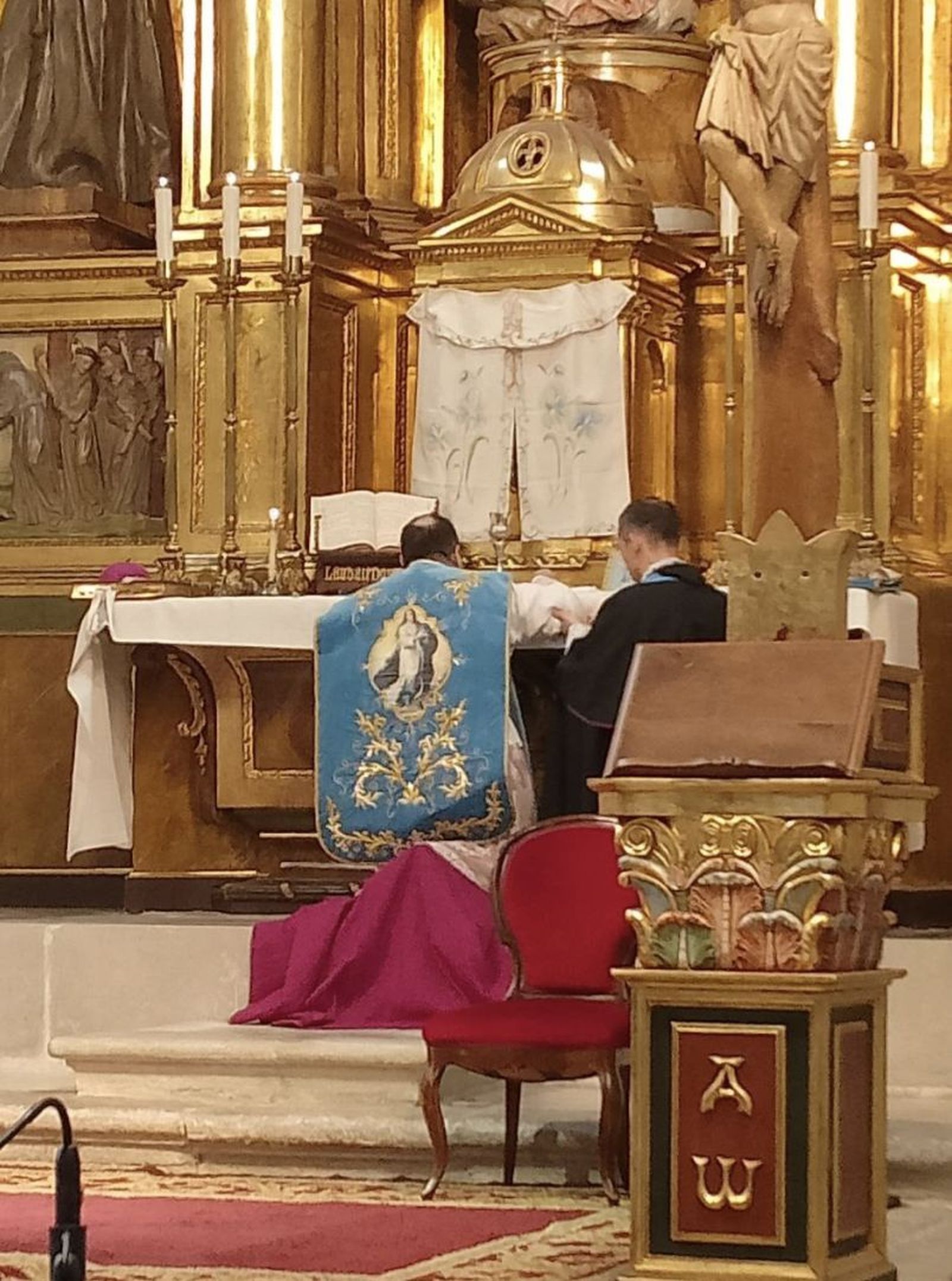 Misa prohibida oficiada por el falso obispo Rojas