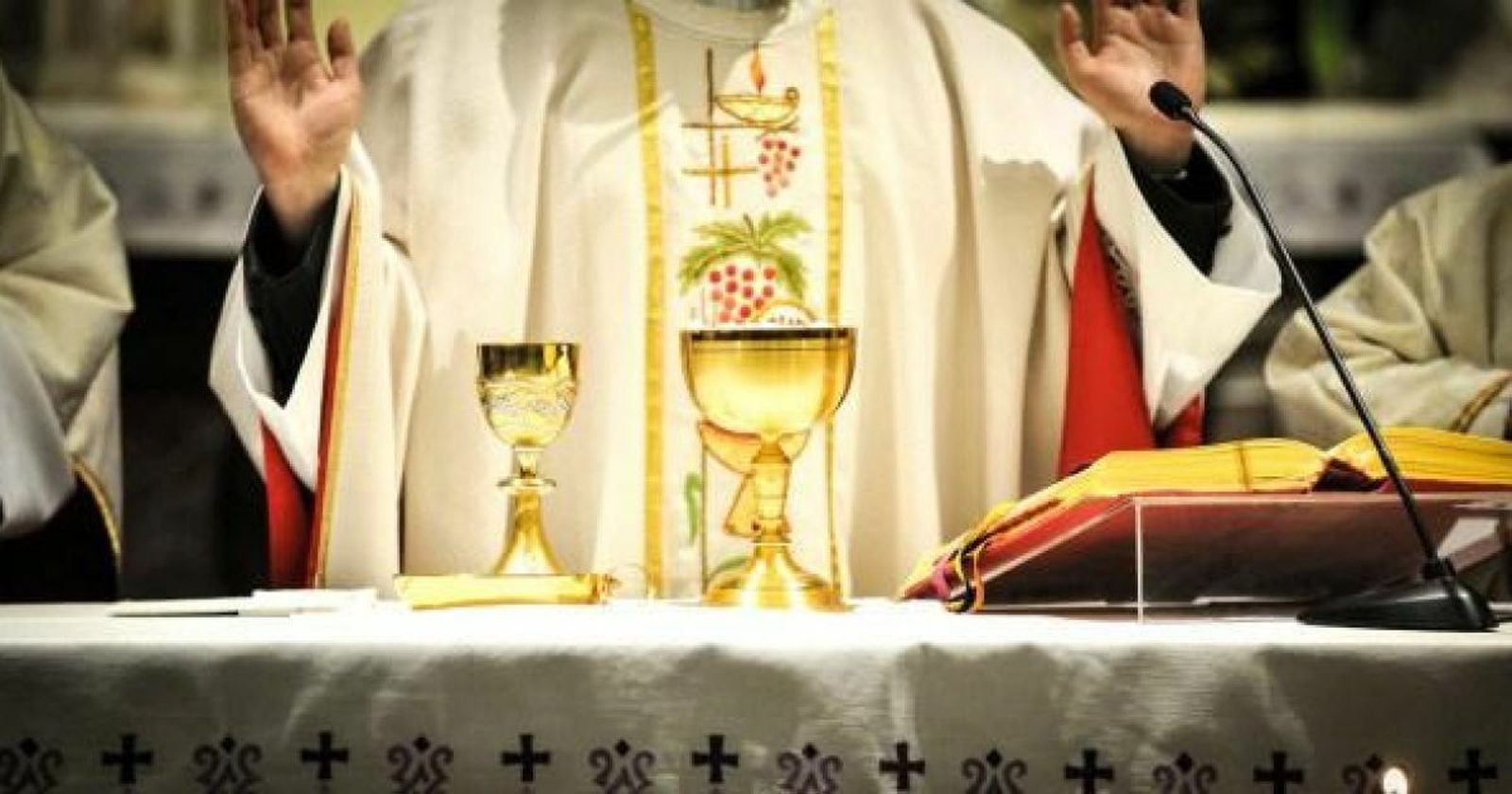 ¿Promueve la misa un desequilibrio de poder?