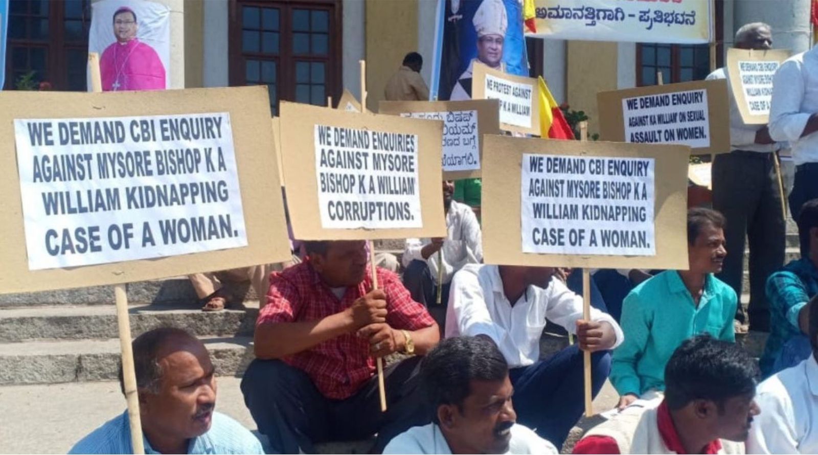 Protesta contra el obispo