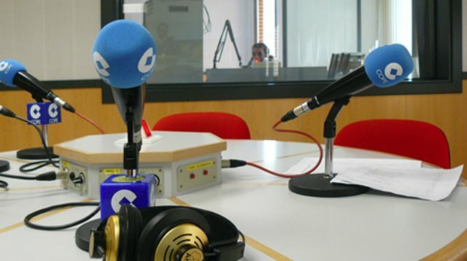 Micrófonos en un estudio de la COPE
