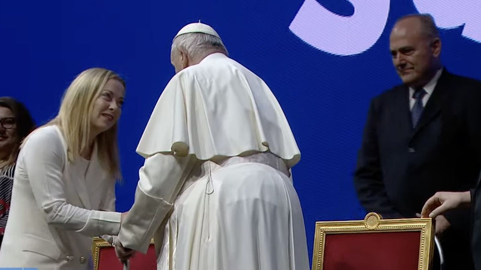 Meloni saluda a Francisco