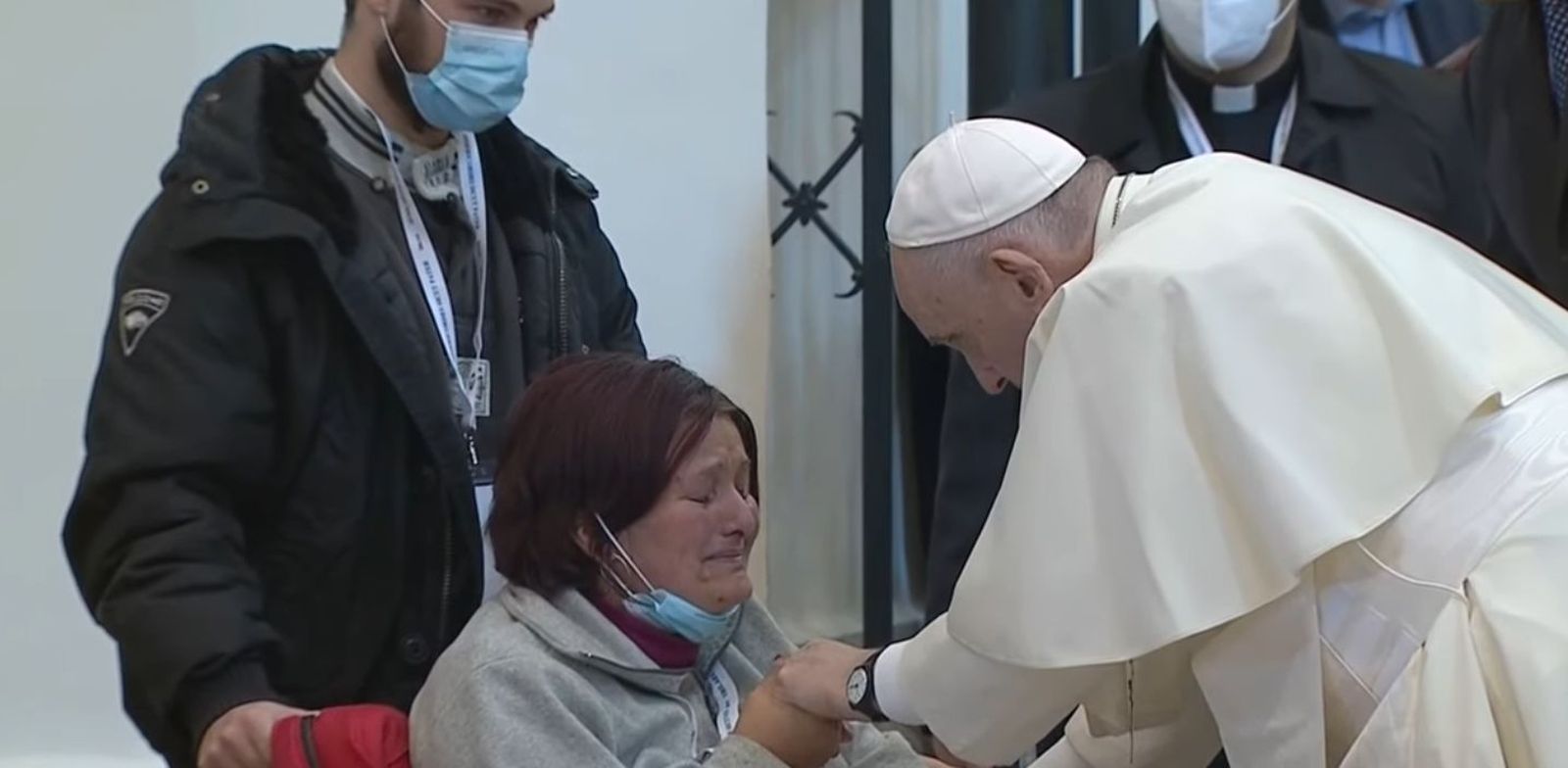 El Papa consuela a la madre rumana