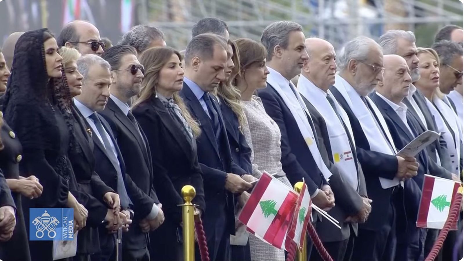 Autoridades asistentes a la misa del Papa